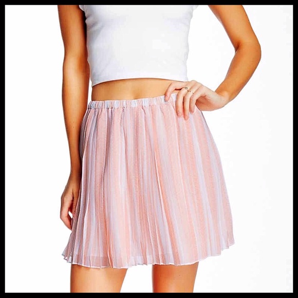 BCBGENERATION PLEATED CHIFFON PASTEL MINI SKIRT - Picture 3 of 8
